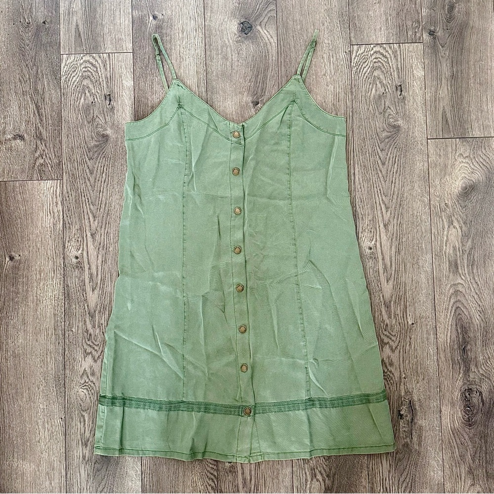 Vince Camuto sage green dress